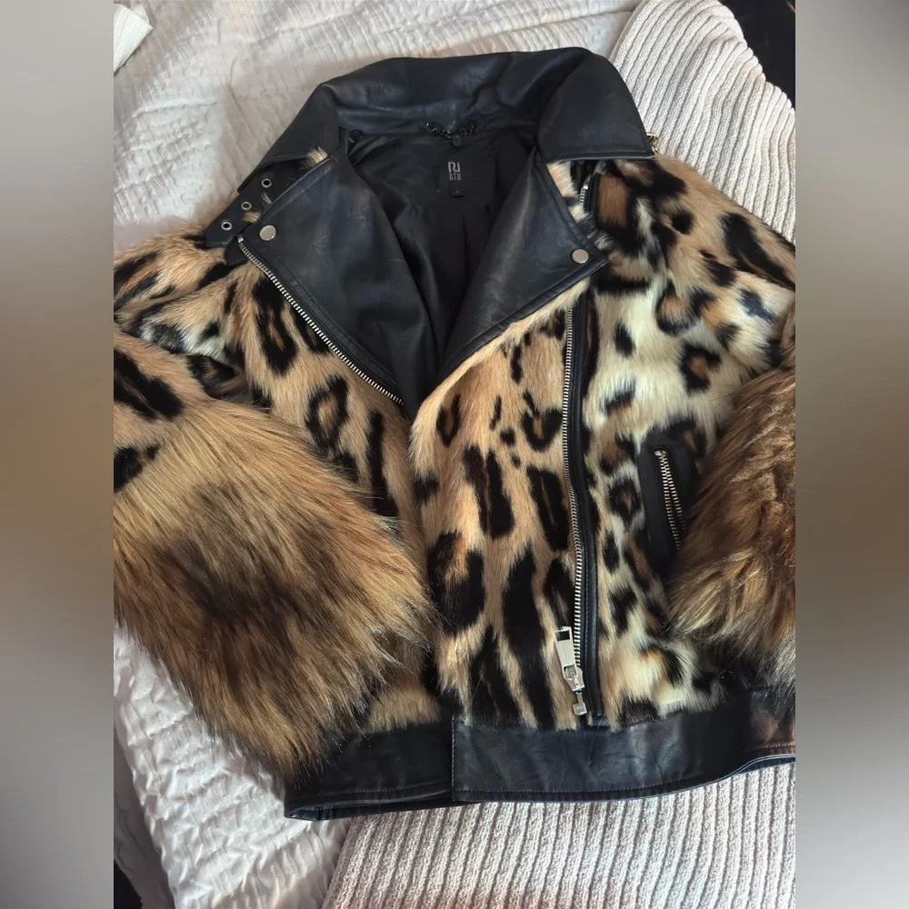 Beautiful Jacket🐆 - Picture 5 of 7